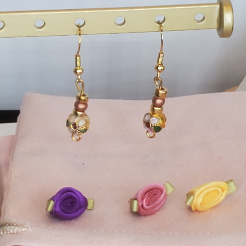Earings - Picture 2 of 3
